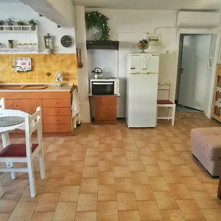 Katy's House Center * Neos Marmaras