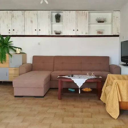 Katy's House Center Néosz Marmarász